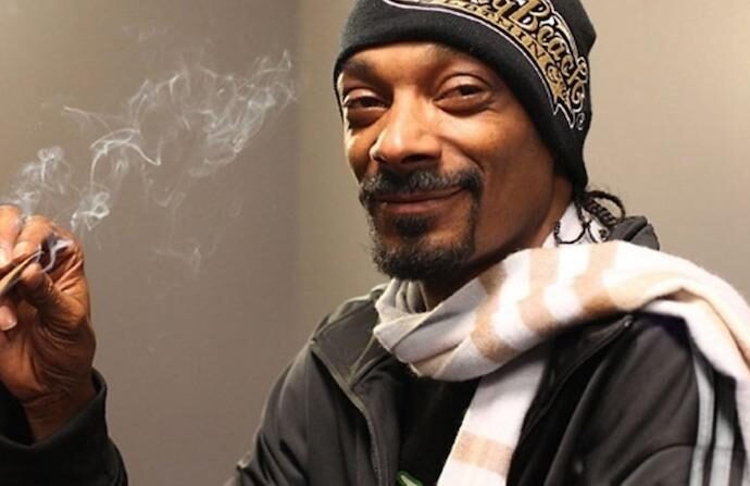 Snoop Dogg insinua que fumo marihuana con Obama cannatlan