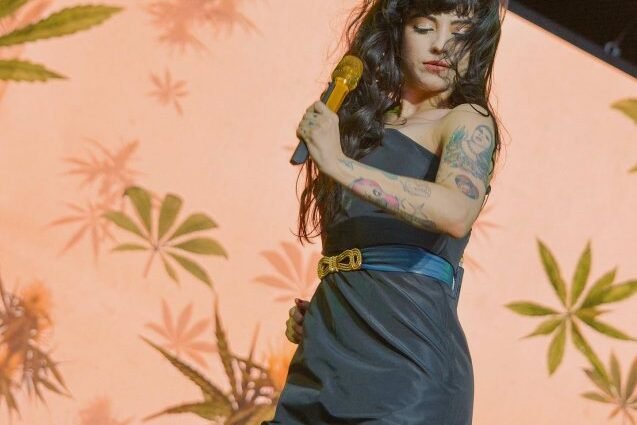 Mon Laferte vendio marihuana como estudiante cannatlan