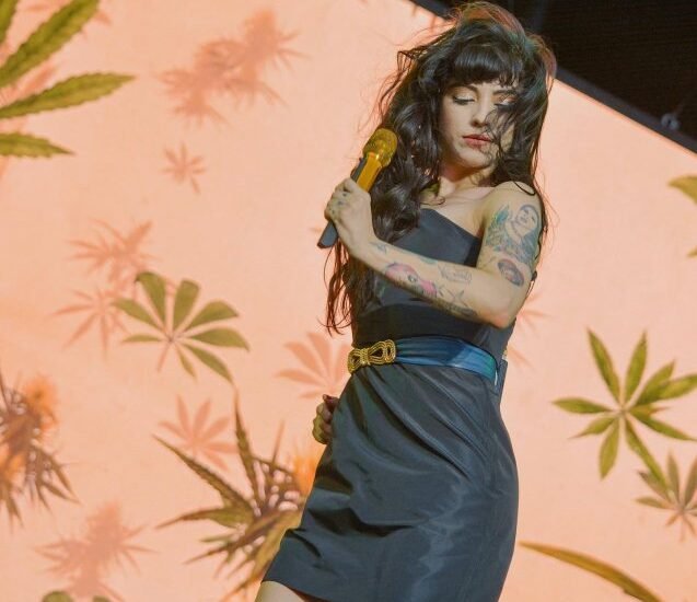 Mon Laferte vendio marihuana como estudiante cannatlan